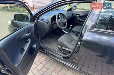 Седан Toyota Corolla 2010 в 
