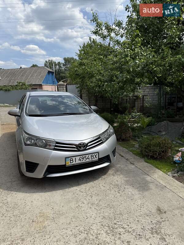Хетчбек Toyota Corolla 2013 в Полтаві