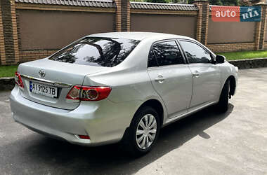 Седан Toyota Corolla 2010 в 