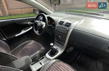 Седан Toyota Corolla 2010 в 