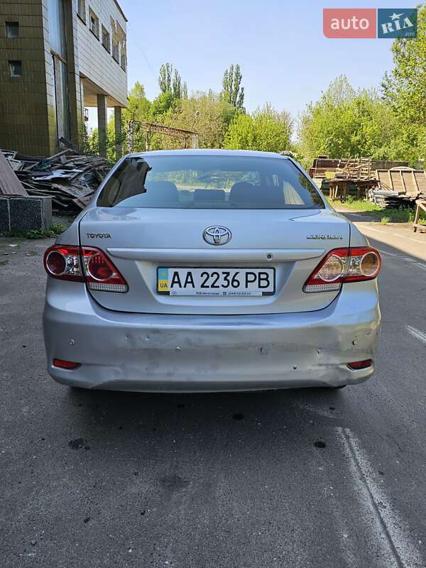 Седан Toyota Corolla 2011 в Києві