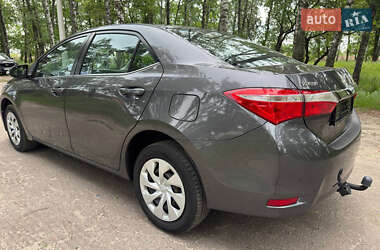 Седан Toyota Corolla 2017 в 