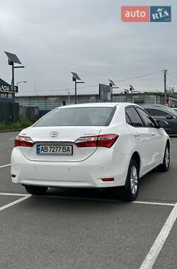 Седан Toyota Corolla 2015 в 