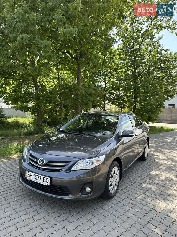 Седан Toyota Corolla 2010 в 