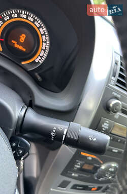 Седан Toyota Corolla 2010 в 