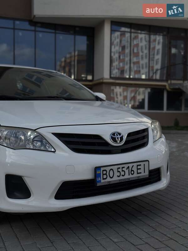 Седан Toyota Corolla 2011 в Тернополе