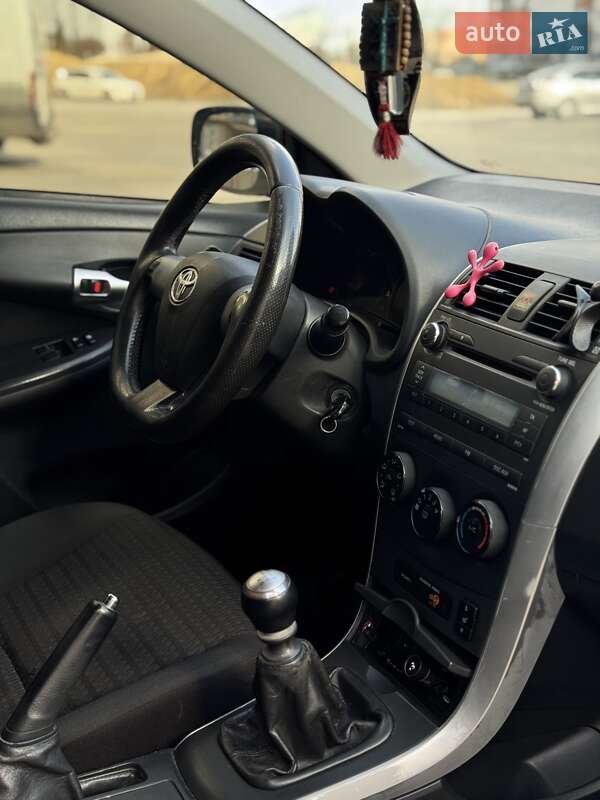 Седан Toyota Corolla 2011 в Тернополе