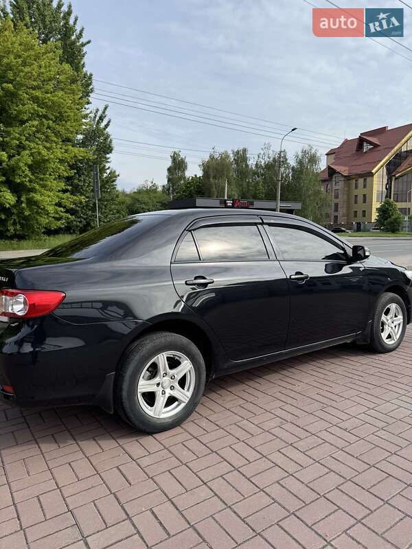 Седан Toyota Corolla 2011 в Луцке