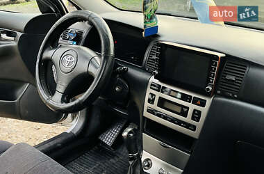 Хетчбек Toyota Corolla 2002 в 
