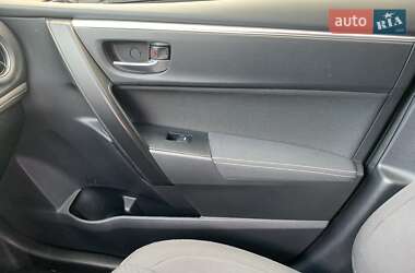Седан Toyota Corolla 2017 в 
