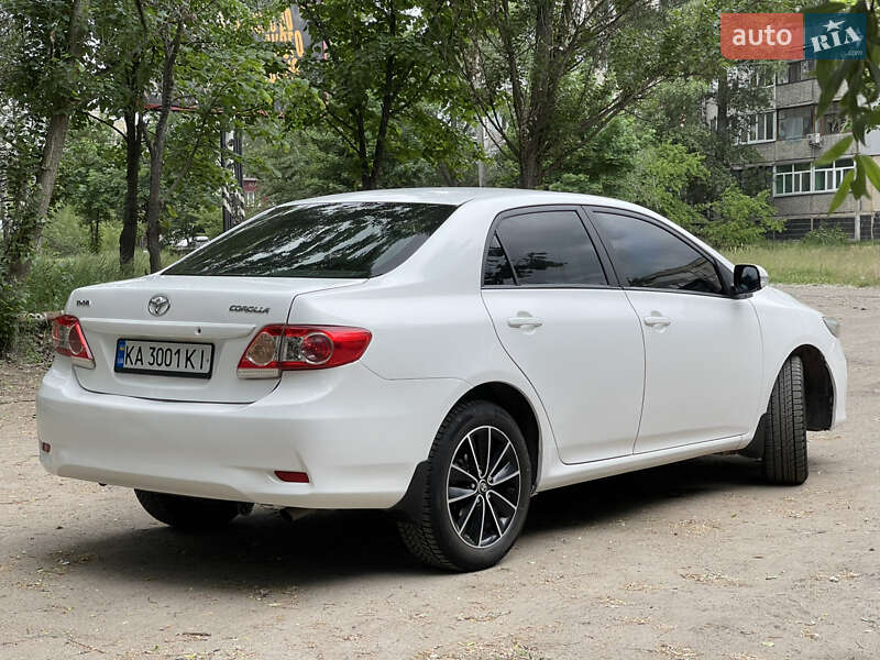 Седан Toyota Corolla 2012 в Сумах