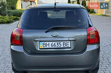 Хэтчбек Toyota Corolla 2003 в 