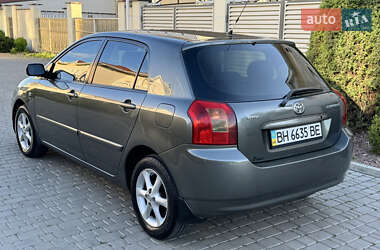 Хэтчбек Toyota Corolla 2003 в 