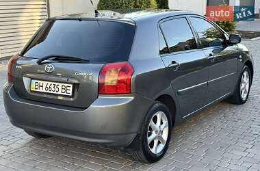 Хэтчбек Toyota Corolla 2003 в 