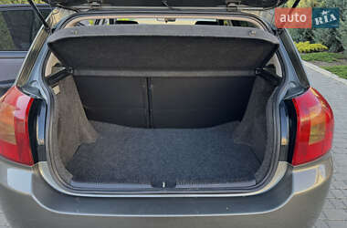 Хэтчбек Toyota Corolla 2003 в 