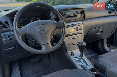 Хэтчбек Toyota Corolla 2003 в 