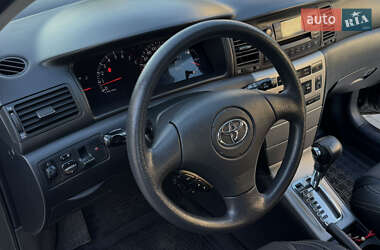 Хэтчбек Toyota Corolla 2003 в 