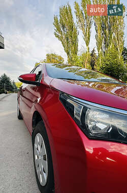 Седан Toyota Corolla 2013 в 