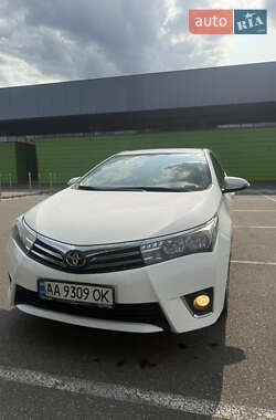 Седан Toyota Corolla 2016 в Києві