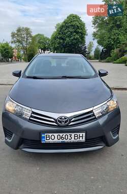 Седан Toyota Corolla 2015 в Тернополе