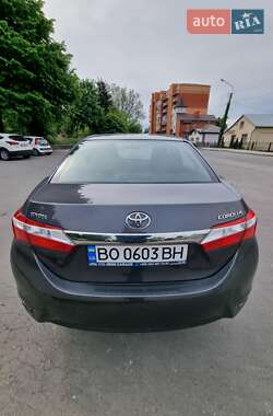 Седан Toyota Corolla 2015 в 