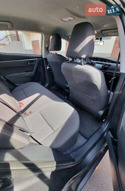 Седан Toyota Corolla 2015 в 