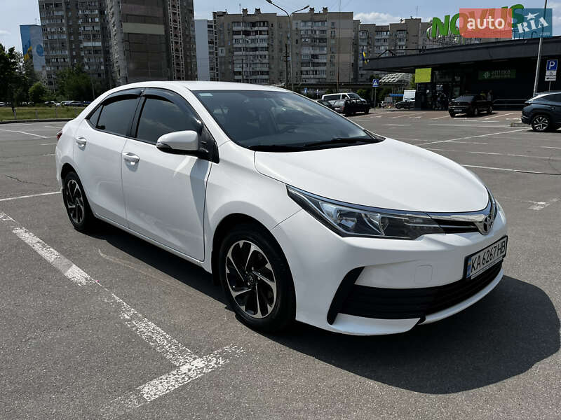 Седан Toyota Corolla 2018 в Києві