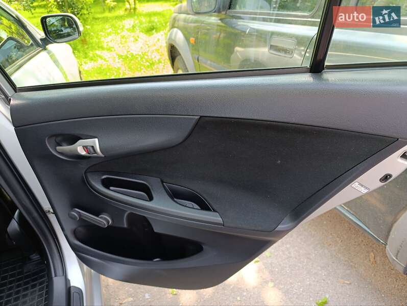 Седан Toyota Corolla 2010 в Києві