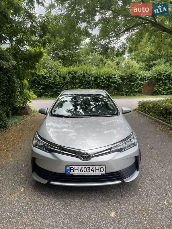 Седан Toyota Corolla 2017 в Умани