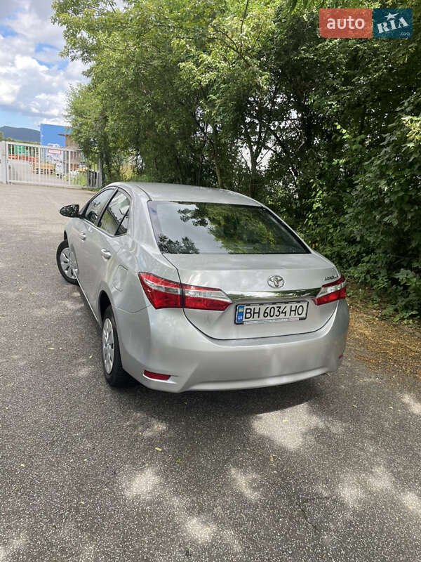 Седан Toyota Corolla 2017 в Умани