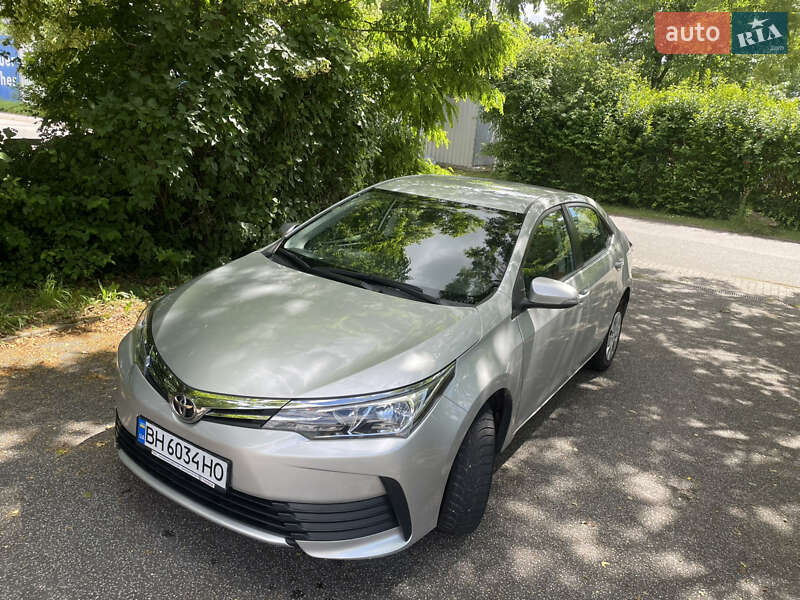 Седан Toyota Corolla 2017 в Умани
