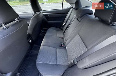 Седан Toyota Corolla 2013 в 
