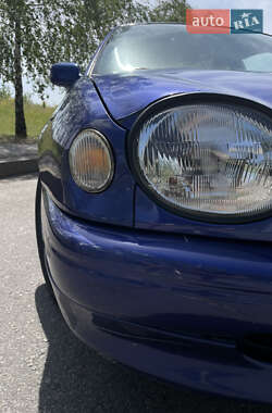 Хэтчбек Toyota Corolla 1998 в 