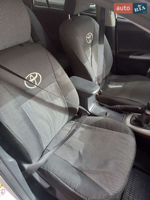Седан Toyota Corolla 2008 в Днепре