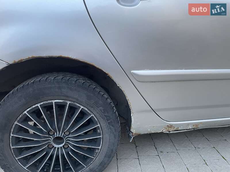 Хетчбек Toyota Corolla 2004 в Львові