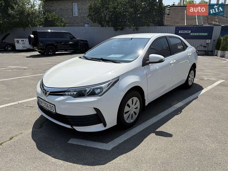 Седан Toyota Corolla 2017 в Киеве