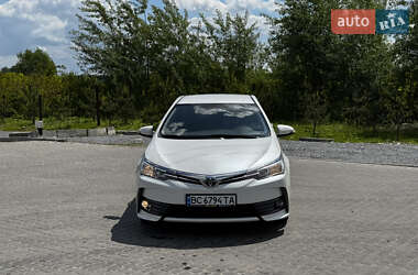Седан Toyota Corolla 2018 в 