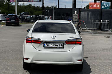 Седан Toyota Corolla 2018 в 