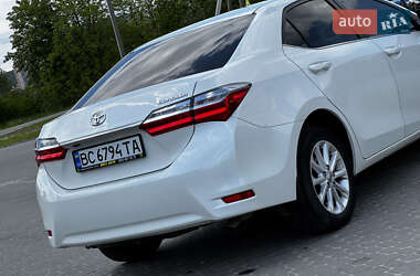 Седан Toyota Corolla 2018 в 