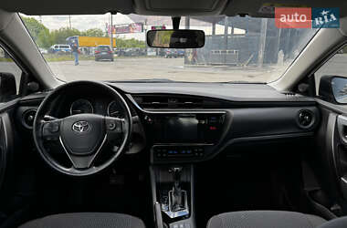 Седан Toyota Corolla 2018 в 