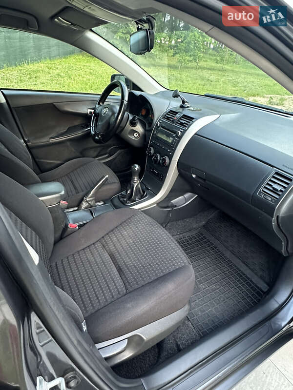 Седан Toyota Corolla 2008 в Львові