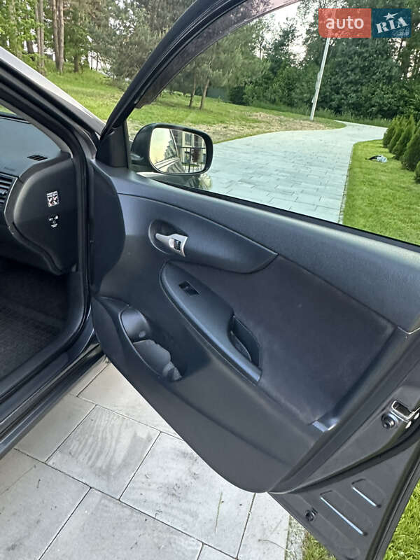 Седан Toyota Corolla 2008 в Львові