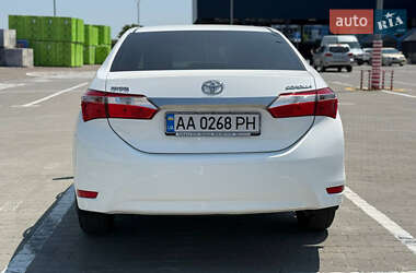 Седан Toyota Corolla 2015 в 