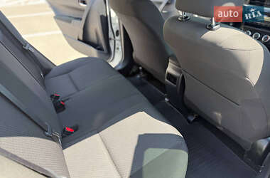 Седан Toyota Corolla 2015 в 