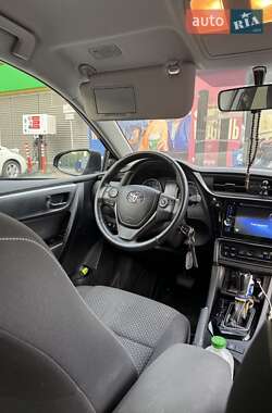 Седан Toyota Corolla 2018 в 