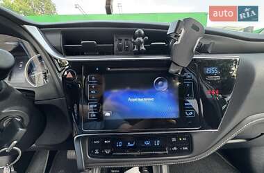 Седан Toyota Corolla 2018 в 