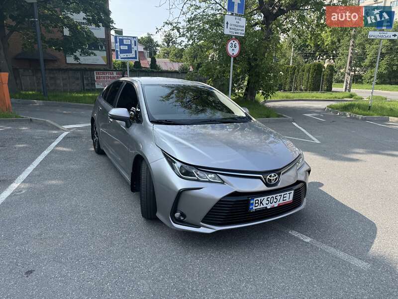 Седан Toyota Corolla 2020 в Виннице