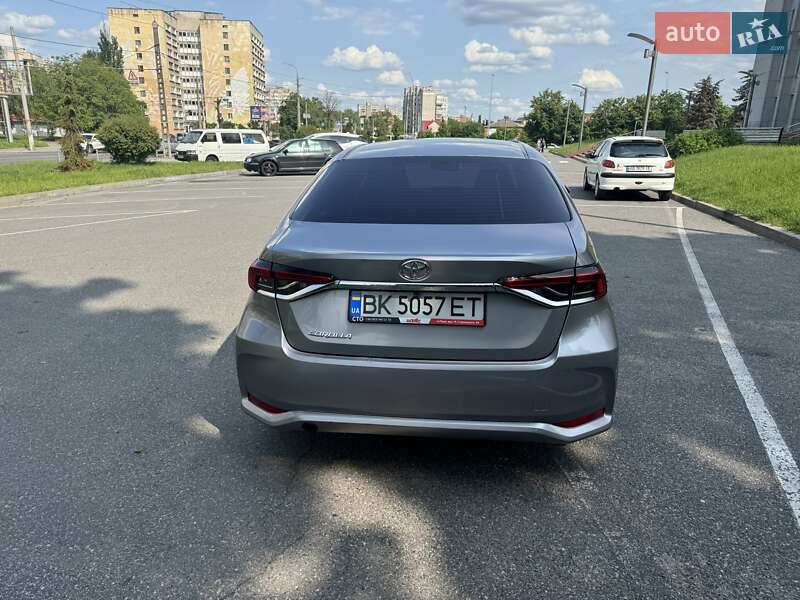 Седан Toyota Corolla 2020 в Виннице