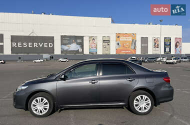 Седан Toyota Corolla 2010 в 