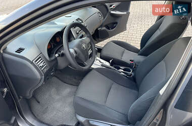 Седан Toyota Corolla 2010 в 